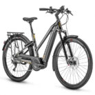 Velo-electrique-Moustache-Samedi-27-Xroad-6-Smart-System-2023-cadre-trapeze-2.jpg